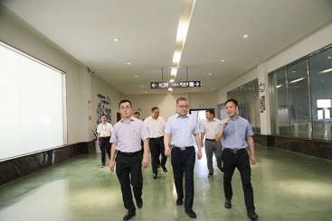国家发改委环资司副司长任献光一行莅临优德88调研