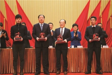 优德88集团在桐乡市三级干部大会上荣获多个奖项