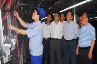 2007年6月，时任嘉兴市委书记黄坤明视察优德88总部；评っ鞒圃抻诺88是嘉兴市的企业金名片，不愧为嘉兴骄傲。