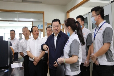2019年6月，时任国务院国有资产监督管理委员会党委书记郝鹏视察优德88。称赞优德88在玻纤行业里做到了专而大、专而精、专而优，是一个成功的典型。希望中国优德88的混合所有制典型经验，能够在国家新一轮混改实践中推而广之，让更多优秀企业学习。
